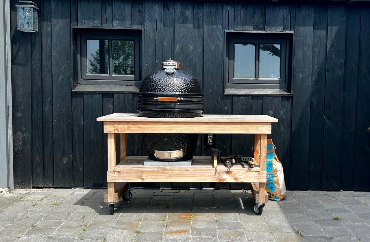 Puur Eastermar - Monumentaal, Authentiek En Luxe Koetshuis Aan Open Vaarwater Met Jacuzzi En Sauna Oostermeer المظهر الخارجي الصورة