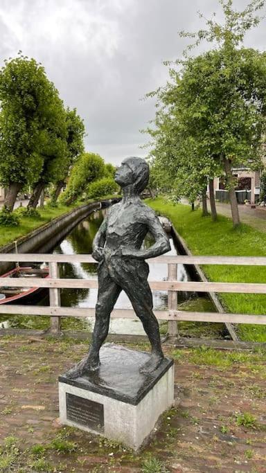 Puur Eastermar - Monumentaal, Authentiek En Luxe Koetshuis Aan Open Vaarwater Met Jacuzzi En Sauna Oostermeer المظهر الخارجي الصورة